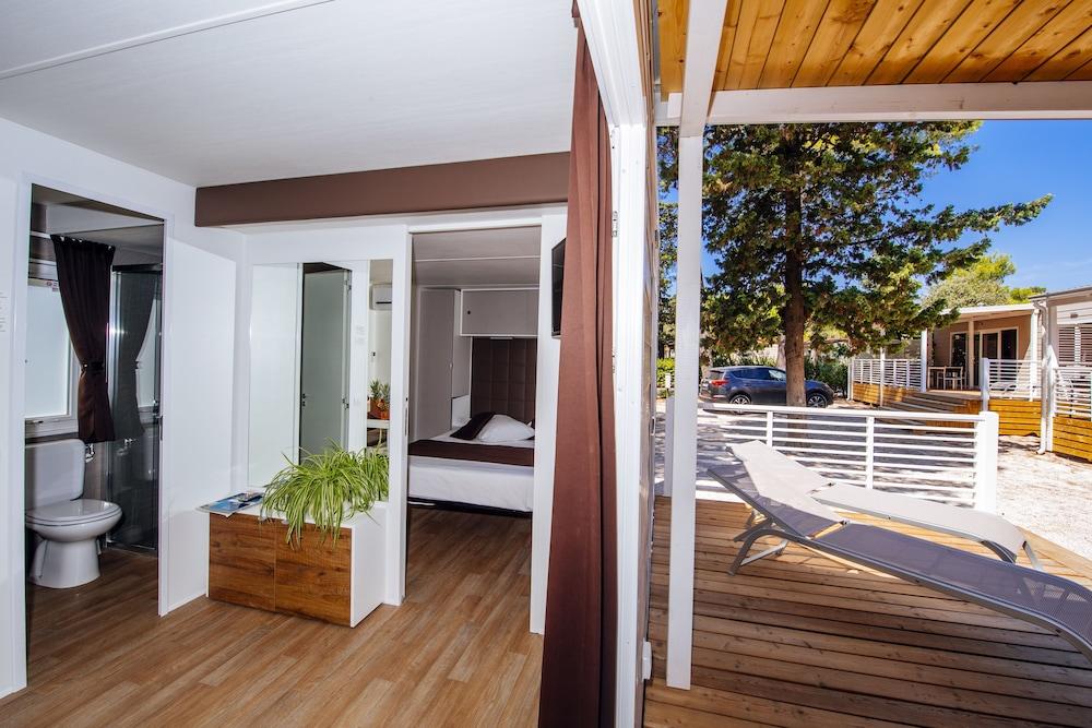Zaton Holiday Resort Mobile Homes Nin Exterior foto