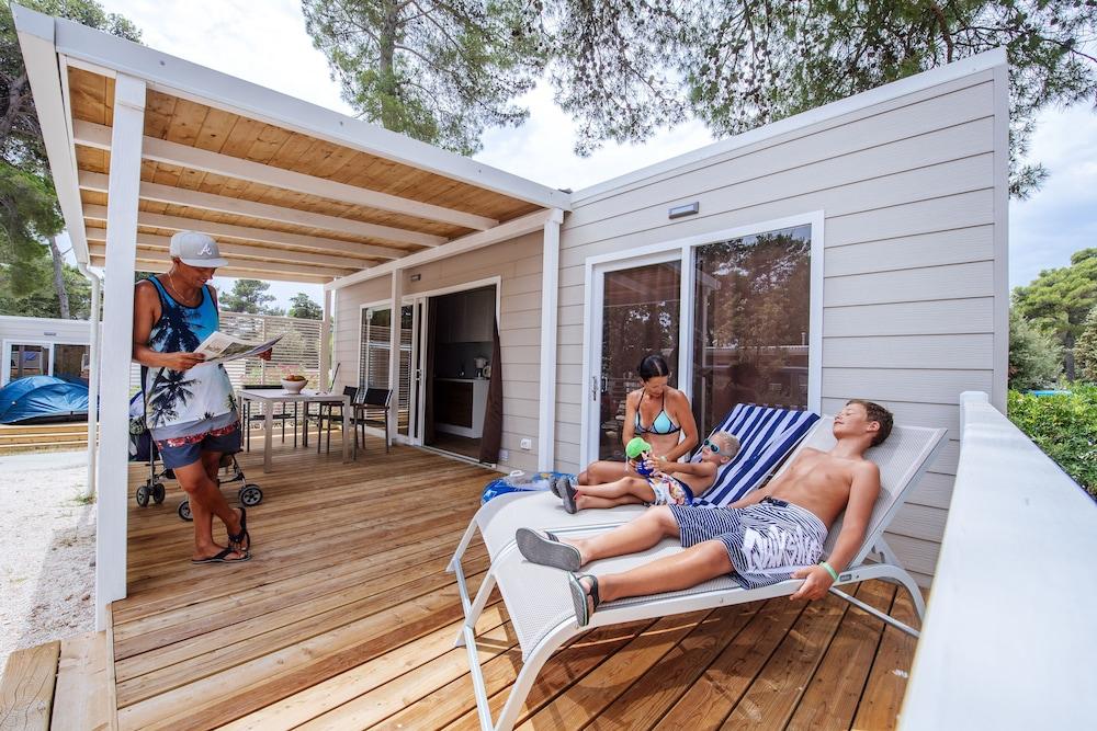 Zaton Holiday Resort Mobile Homes Nin Exterior foto